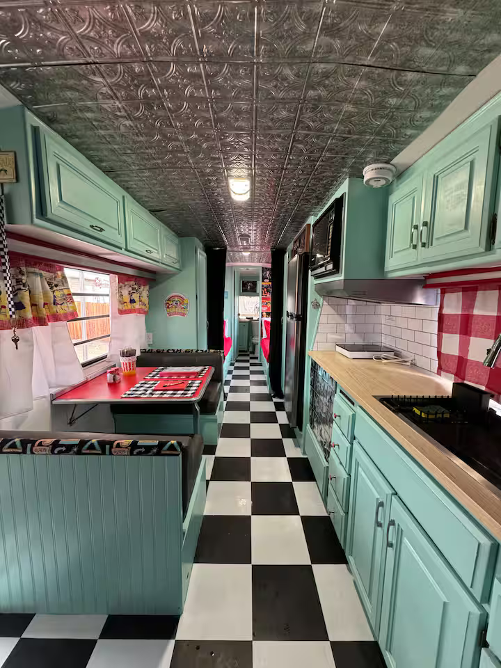 Diner and a Movie — photo 16 of 25